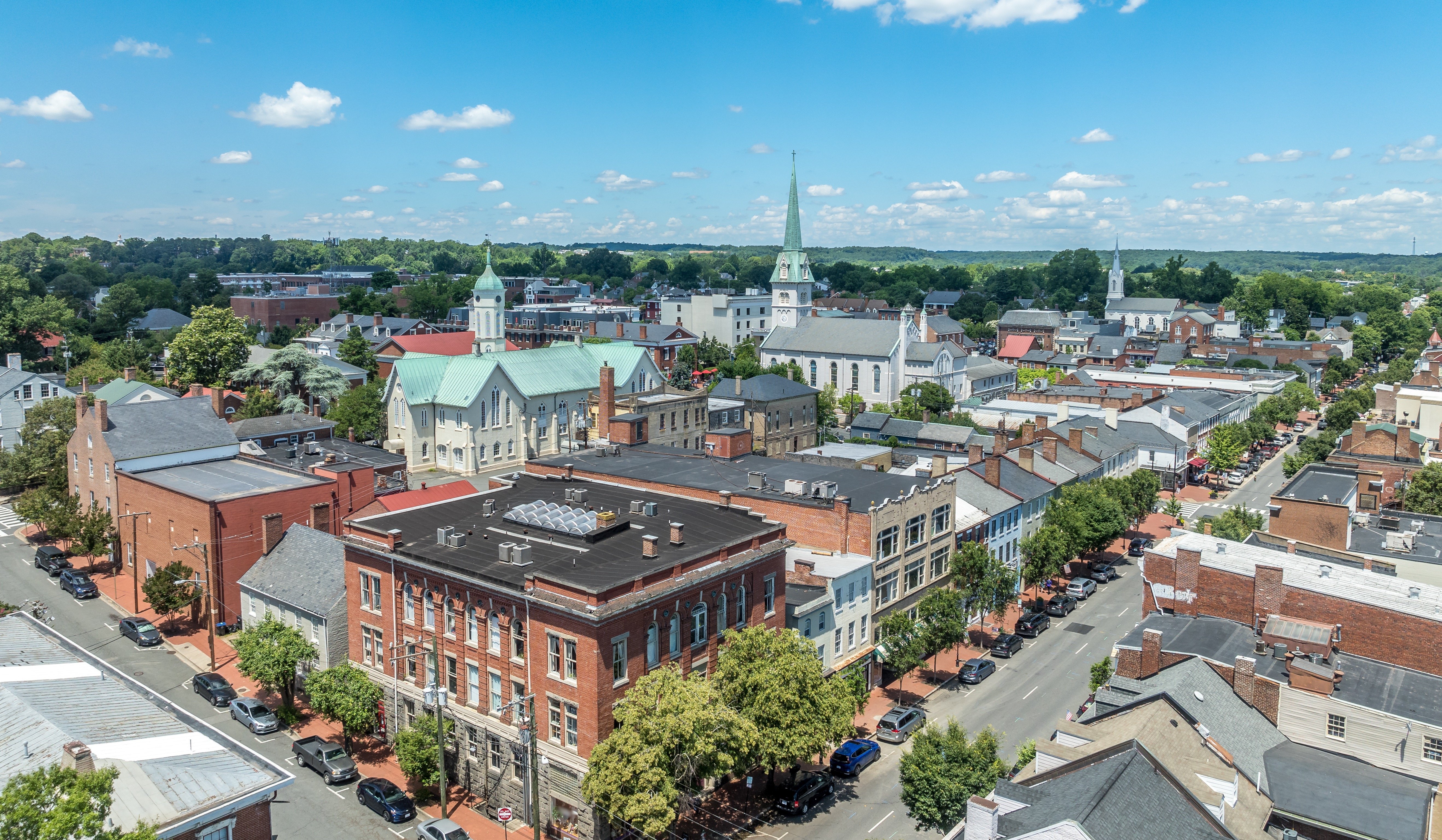 Hiring a remodeling contractor in Fredericksburg, VA? Ask these 10 questions about licensing, insurance, estimates, permits and project management.